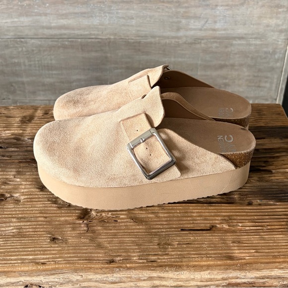 Tan Suede Kids Shoes with Silver Buckle - Picture 2 of 6